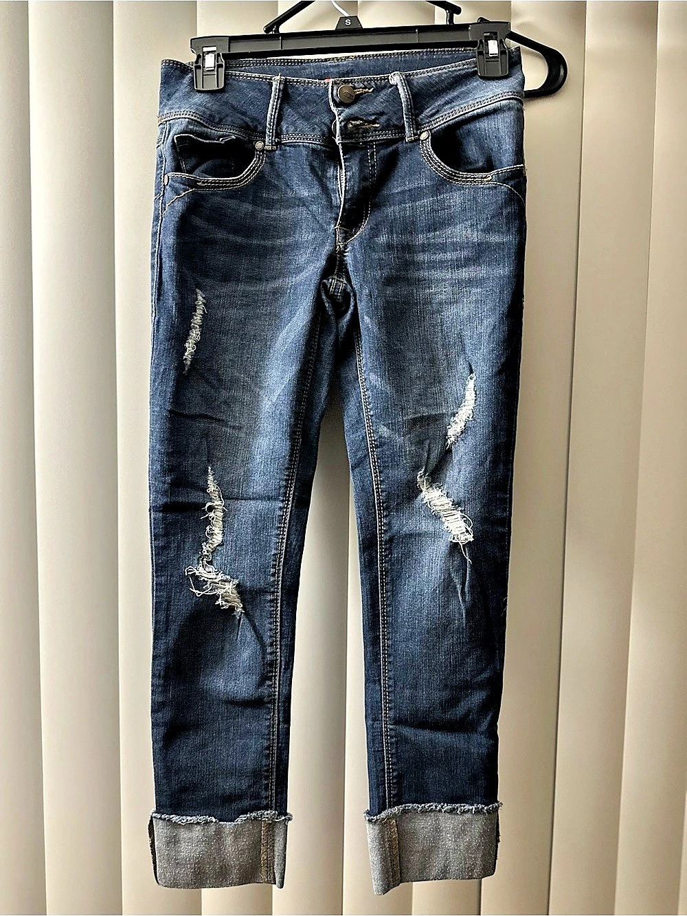 Distressed Cuffed Skinny Jeans in Blue